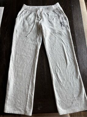 Hollister Gray sweatpants with bow